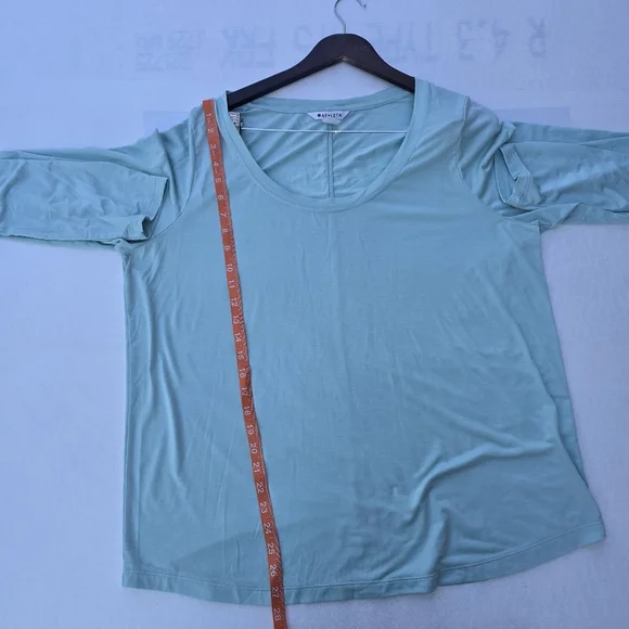 Athleta Stratus II Top in a light blue or aqua - Picture 6 of 7